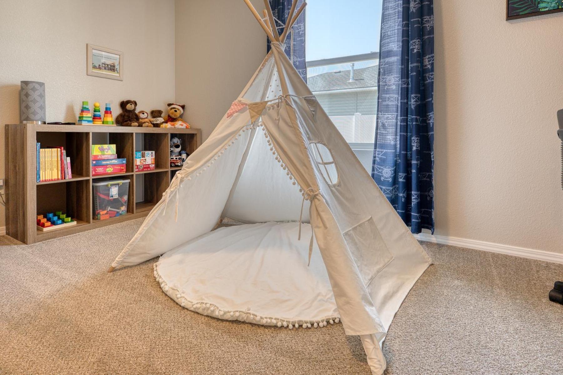 Family Friendly Playroom Garage 考德威尔 外观 照片